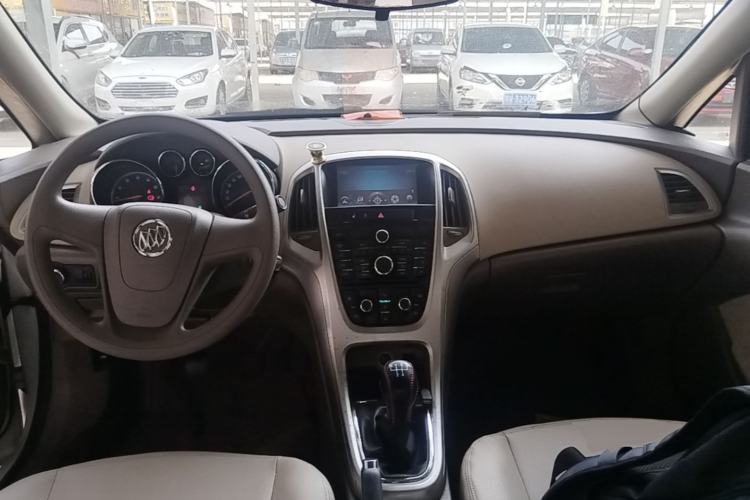Used Buick GT 2013 GT 1.6L Manual Comfort Edition Center Console