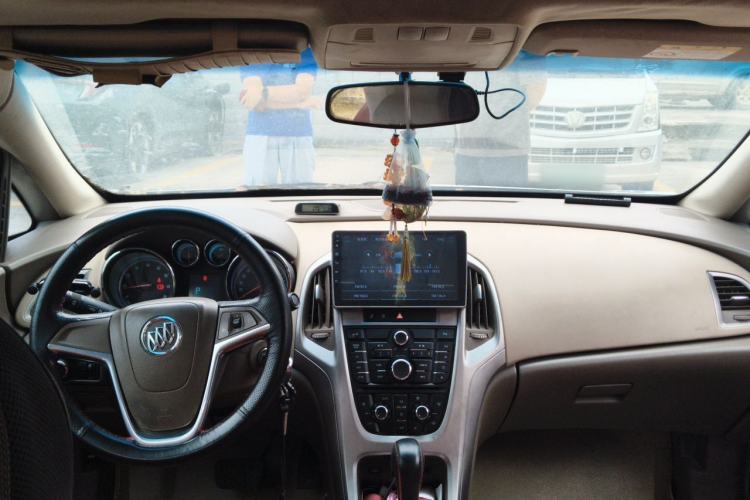 Used Buick GT 2013 GT 1.6L Automatic Fashion Edition Center Console