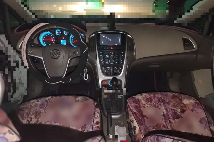 Used Buick GT 2013 GT 1.6L Automatic Fashion Edition Center Console