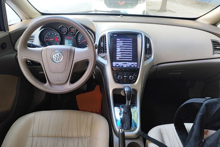 Used Buick GT 2013 GT 1.6L Automatic Comfort Edition Center Console