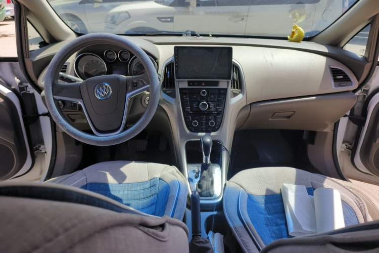 Used Buick GT 2013 GT 1.6L Automatic Fashion Edition Center Console