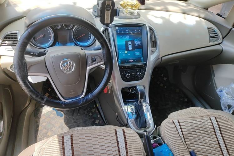 Used Buick GT 2013 GT 1.6L Automatic Fashion Edition Center Console