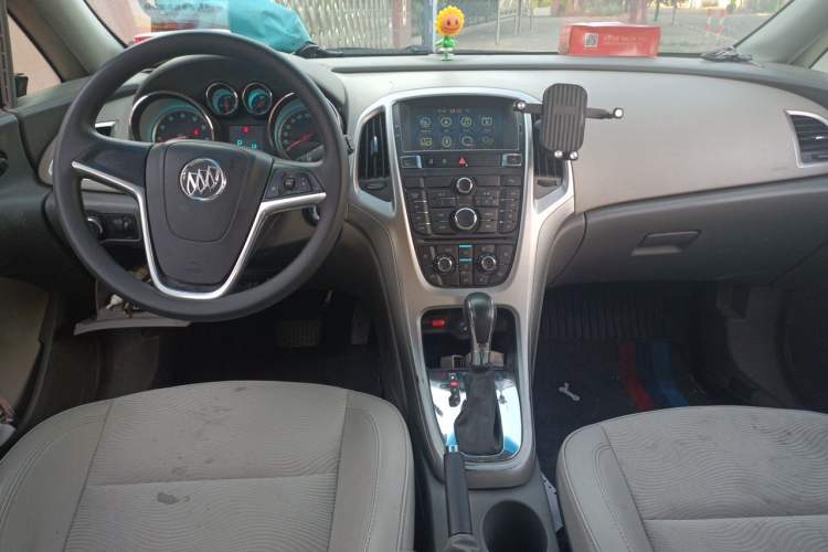 Used Buick GT 2013 XT 1.6L Automatic Fashion Edition Center Console