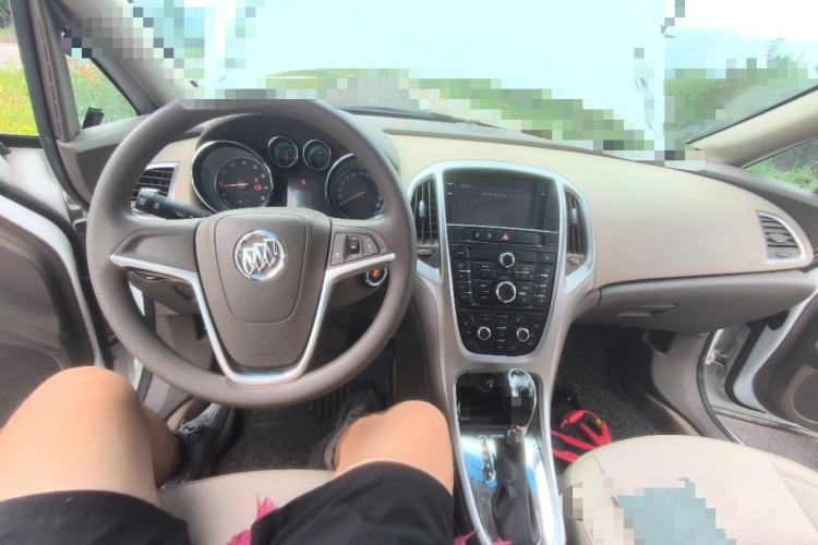 Used Buick GT 2013 GT 1.6L Automatic Fashion Edition Center Console