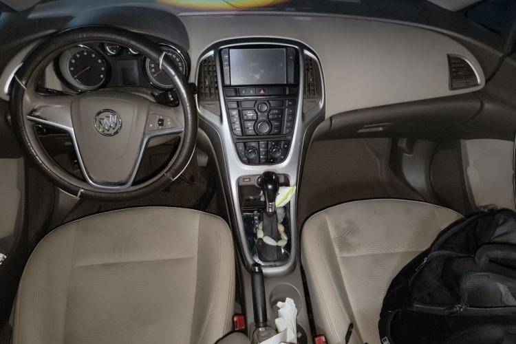 Used Buick GT 2013 GT 1.6L Automatic Comfort Edition Center Console