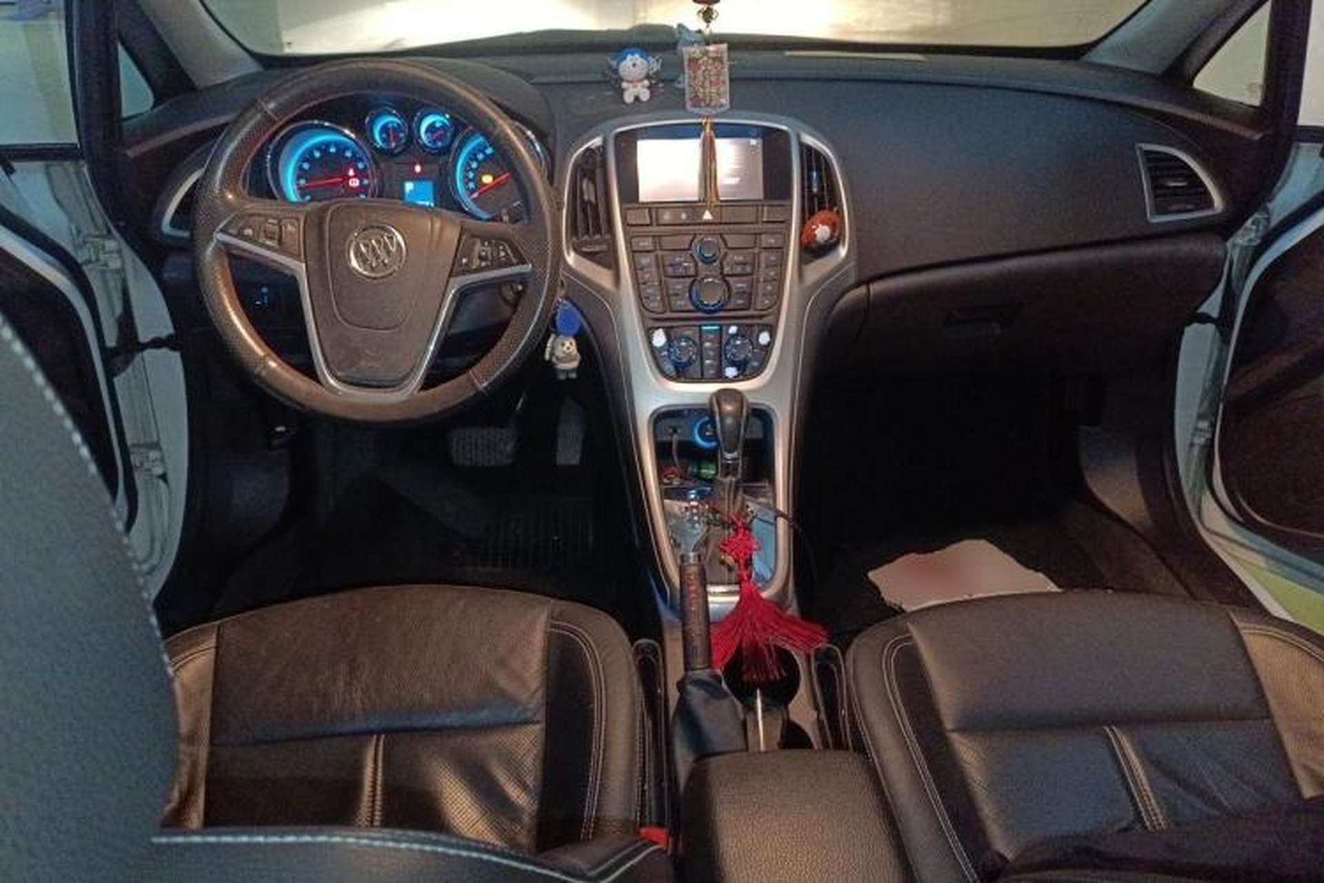 Used Buick GT 2013 GT 1.8L Automatic Fashion Edition Center Console