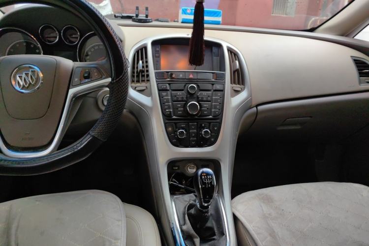 Used Buick GT 2013 GT 1.6L Manual Entry-Level Model Center Console