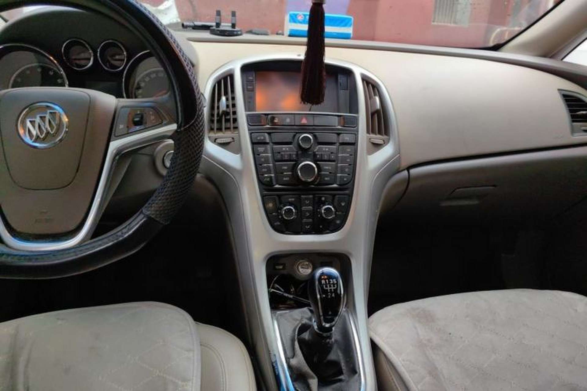 Used Buick GT 2013 GT 1.6L Manual Entry-Level Model Center Console