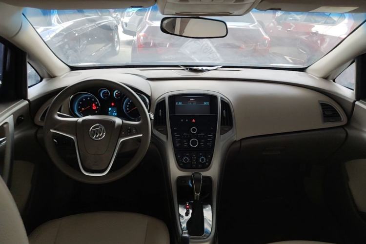 Used Buick GT 2013 GT 1.6L Automatic Fashion Edition Center Console