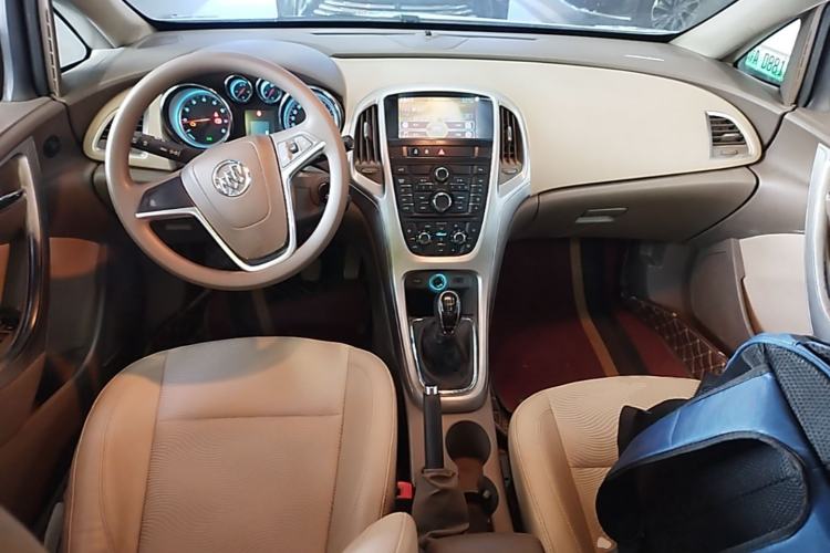 Used Buick GT 2013 GT 1.6L Manual Entry-Level Model Center Console