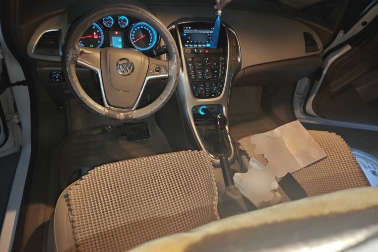 Used Buick GT 2013 GT 1.6L Manual Entry-Level Model Center Console