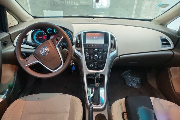 Used Buick GT 2013 GT 1.6L Automatic Fashion Edition Center Console