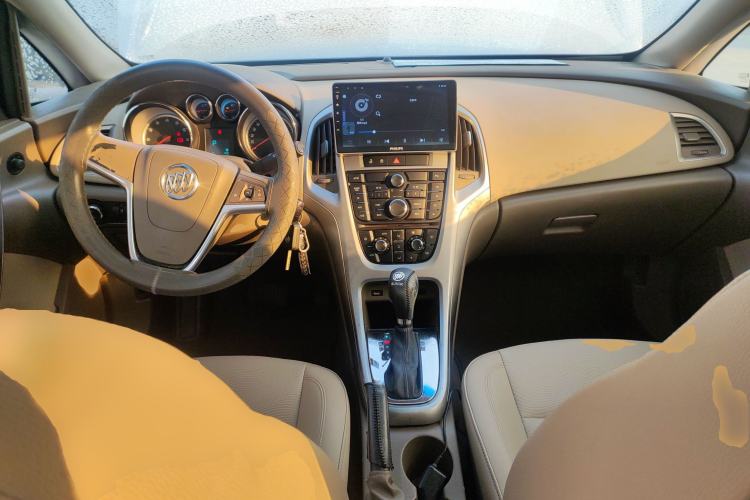 Used Buick GT 2013 GT 1.6L Automatic Fashion Edition Center Console