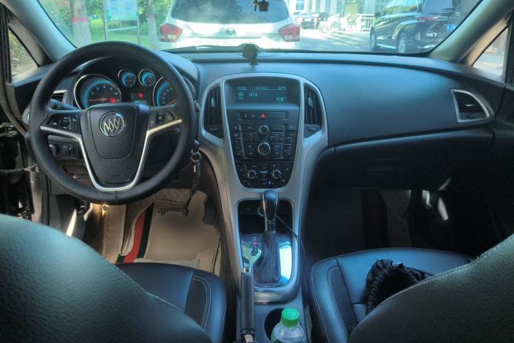 Used Buick GT 2013 GT 1.6T Automatic Fashion Sport Edition Center Console