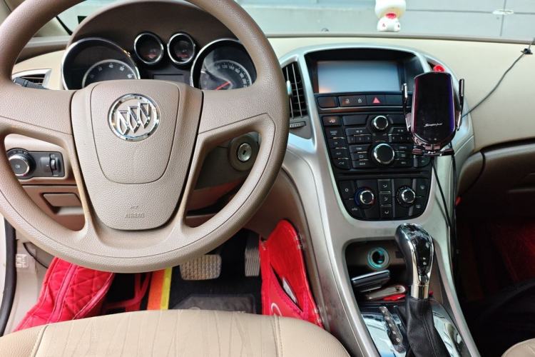 Used Buick GT 2013 GT 1.6L Automatic Comfort Edition Center Console