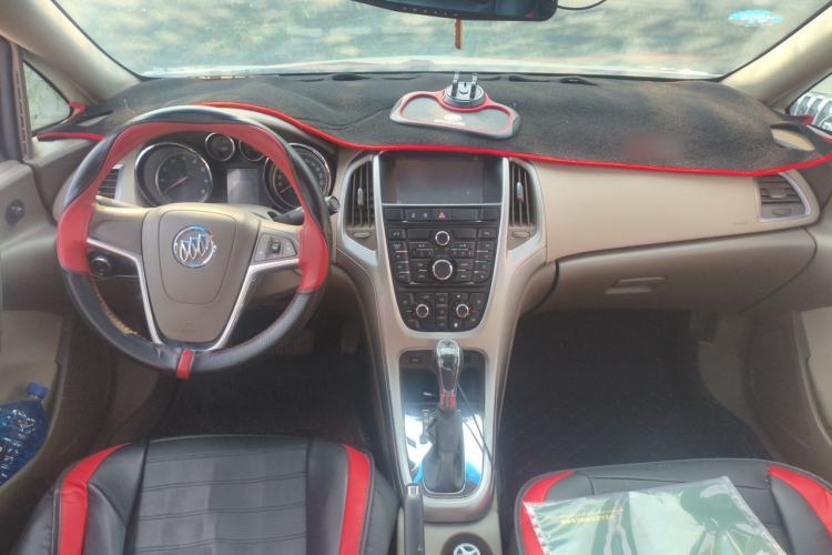 Used Buick GT 2013 GT 1.6L Automatic Fashion Edition Center Console