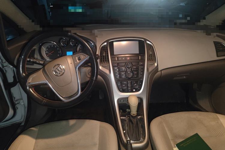 Used Buick GT 2013 GT 1.6L Automatic Fashion Edition Center Console