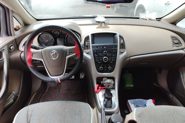 Used Buick GT 2013 GT 1.6L Automatic Comfort Edition Center Console