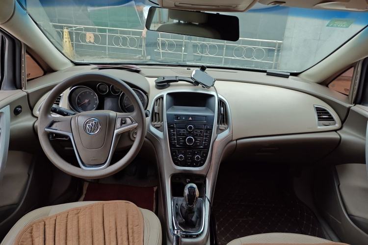 Used Buick GT 2013 GT 1.6L Manual Entry-Level Model Center Console