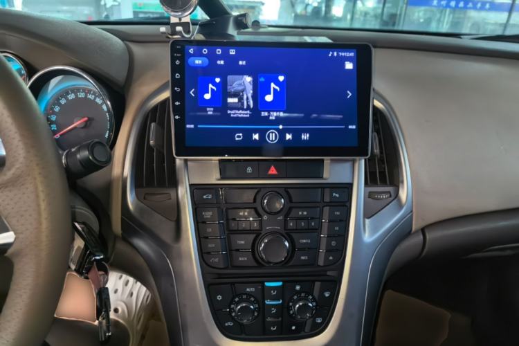 Used Buick GT 2013 GT 1.6L Automatic Fashion Edition Center Console