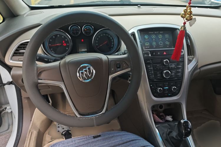 Used Buick GT 2013 GT 1.6L Manual Entry-Level Model Center Console