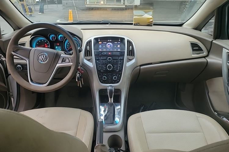 Used Buick GT 2013 GT 1.6L Automatic Fashion Edition Center Console