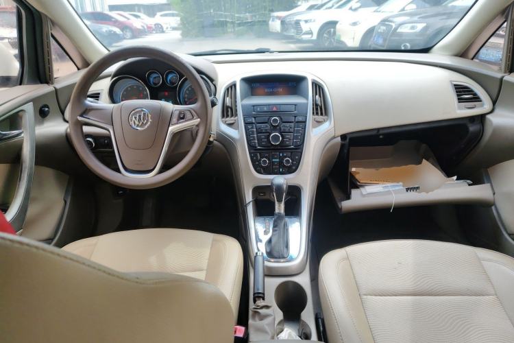 Used Buick GT 2013 GT 1.6L Automatic Fashion Edition Center Console