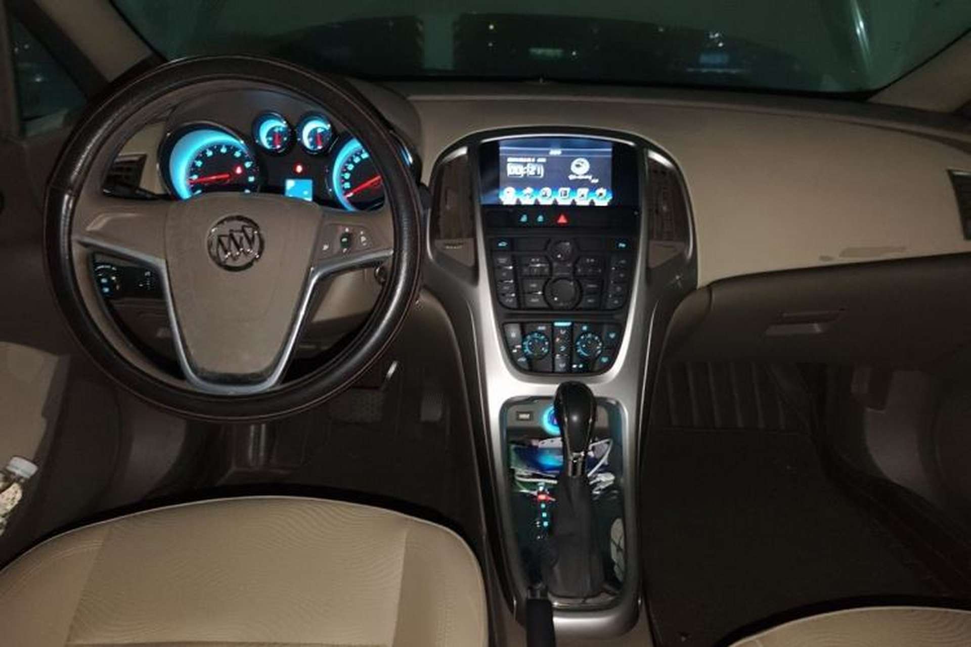 Used Buick GT 2013 GT 1.6L Automatic Fashion Edition Center Console