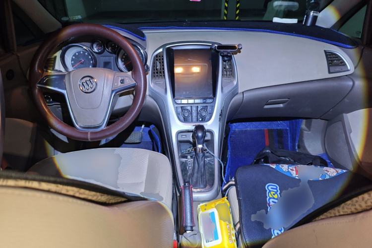 Used Buick GT 2013 GT 1.6L Automatic Fashion Edition Center Console
