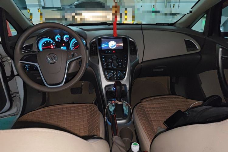 Used Buick GT 2013 GT 1.6L Automatic Fashion Edition Center Console