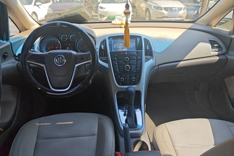 Used Buick GT 2013 GT 1.6L Automatic Comfort Edition Center Console