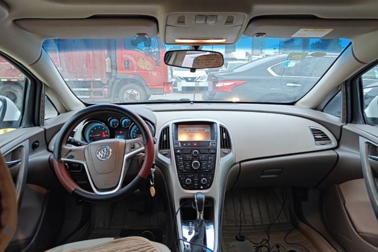 Used Buick GT 2013 GT 1.6L Automatic Fashion Edition Center Console