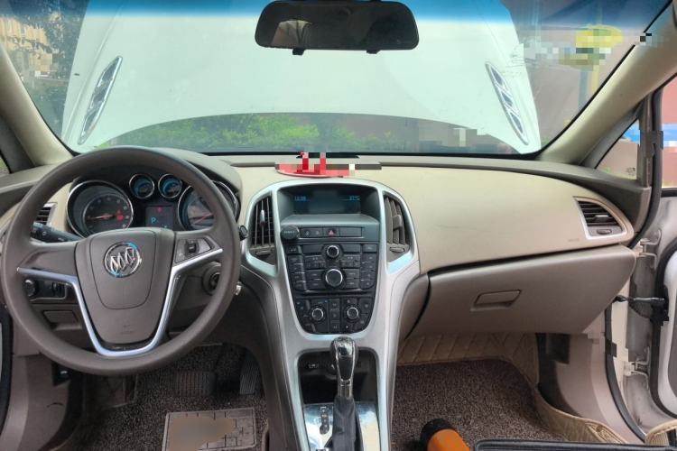 Used Buick GT 2013 GT 1.6L Automatic Fashion Edition Center Console
