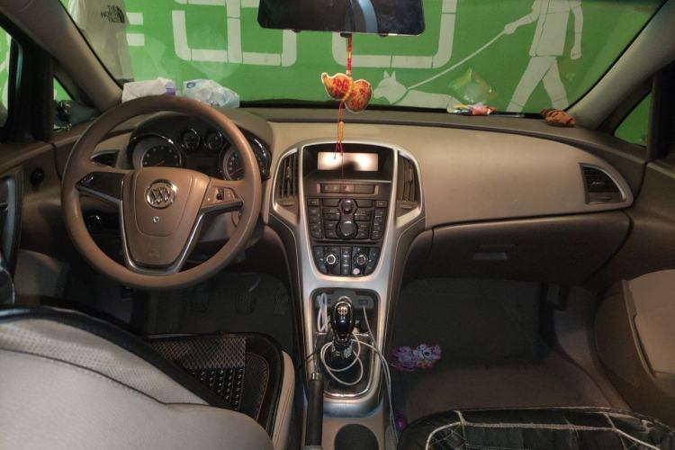 Used Buick GT 2013 GT 1.6L Manual Entry-Level Model Center Console