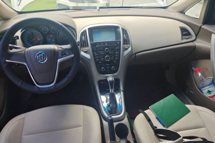 Used Buick GT 2013 GT 1.6L Automatic Fashion Edition Center Console