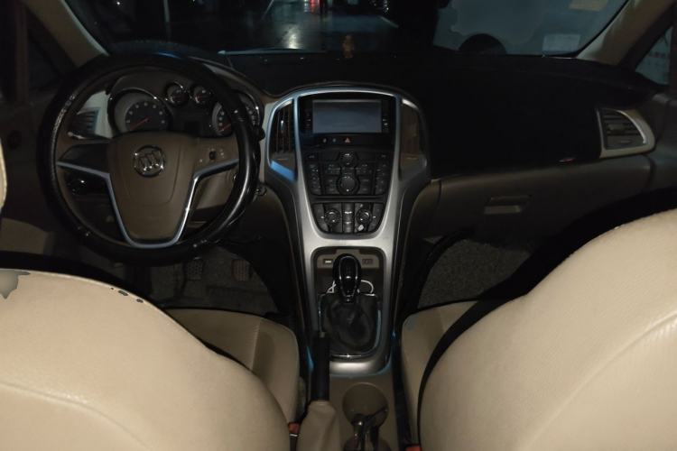 Used Buick GT 2013 GT 1.6L Manual Entry-Level Model Center Console