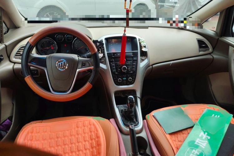 Used Buick GT 2013 GT 1.6L Manual Entry-Level Model Center Console