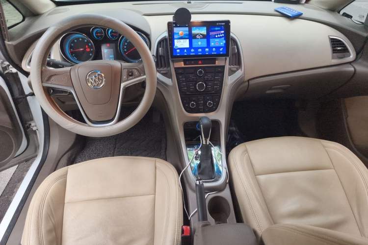 Used Buick GT 2013 GT 1.6L Automatic Fashion Edition Center Console
