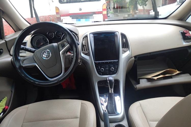 Used Buick GT 2013 GT 1.6L Automatic Fashion Edition Center Console