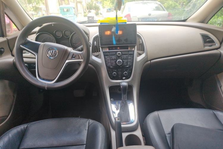 Used Buick GT 2013 GT 1.6L Automatic Fashion Edition Center Console