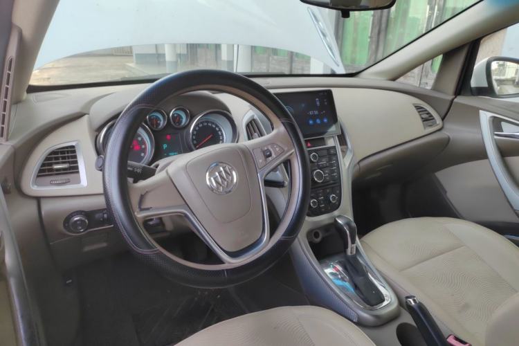 Used Buick GT 2013 GT 1.6L Automatic Fashion Edition Center Console