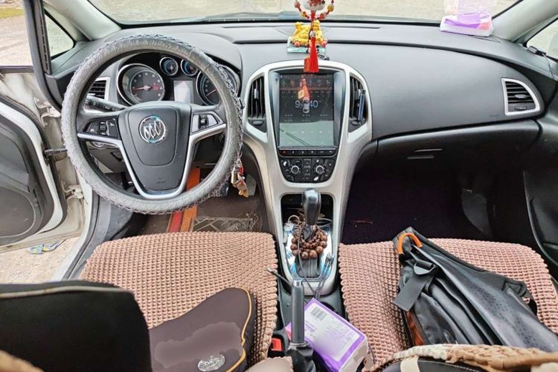 Used Buick GT 2013 XT 1.6L Automatic Fashion Edition Center Console