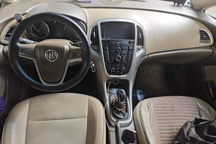 Used Buick GT 2013 GT 1.6L Manual Entry-Level Model Center Console