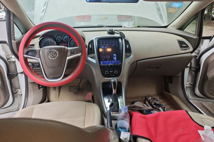 Used Buick GT 2013 GT 1.6L Automatic Fashion Edition Center Console