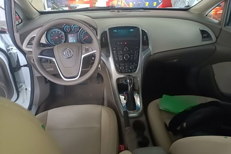 Used Buick GT 2013 GT 1.6L Automatic Fashion Edition Center Console