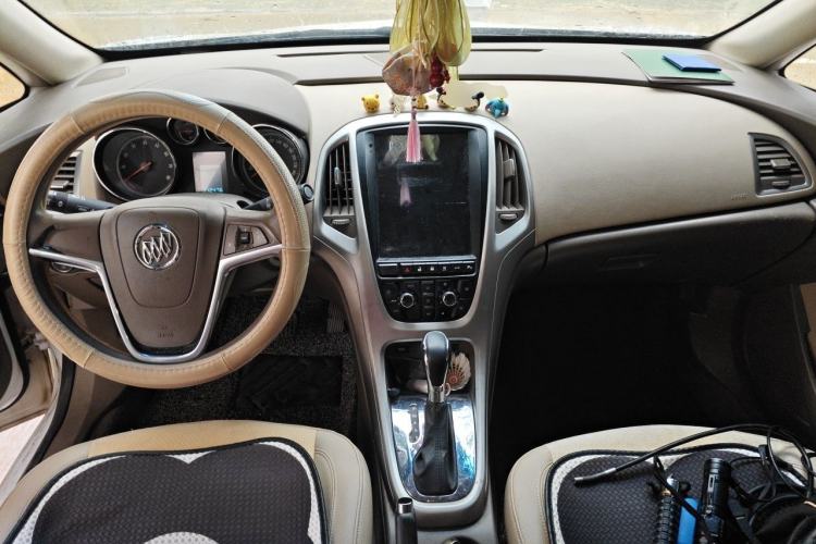 Used Buick GT 2013 GT 1.6L Automatic Fashion Edition Center Console