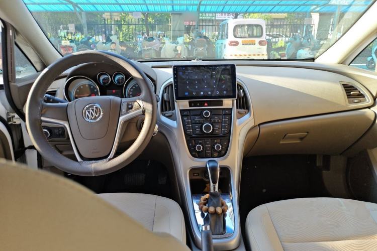 Used Buick GT 2013 GT 1.6L Automatic Comfort Edition Center Console