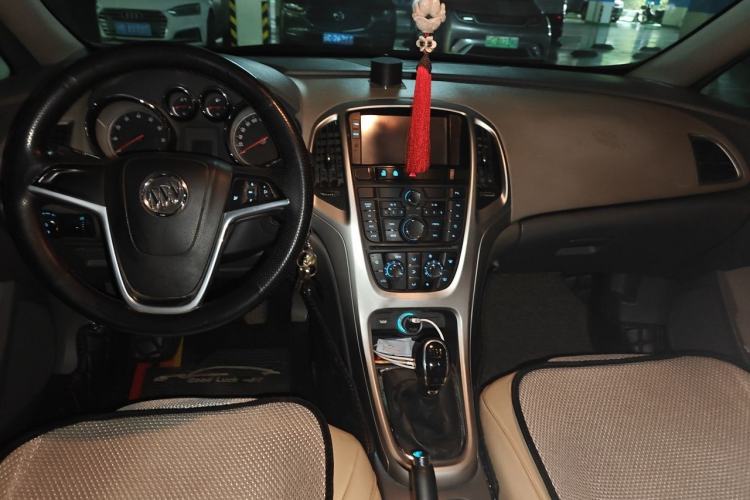 Used Buick GT 2013 XT 1.6L Manual Entry-Level Model Center Console