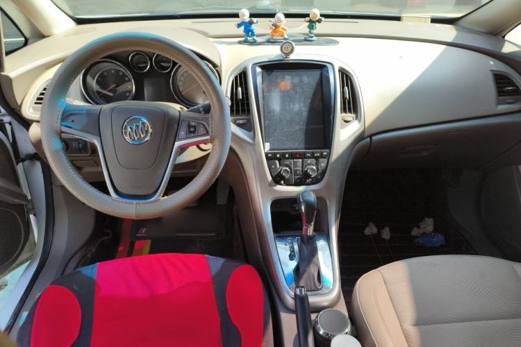 Used Buick GT 2013 GT 1.6L Automatic Fashion Edition Center Console
