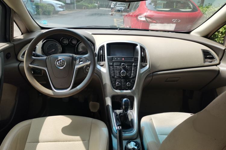 Used Buick GT 2013 GT 1.6L Manual Entry-Level Model Center Console